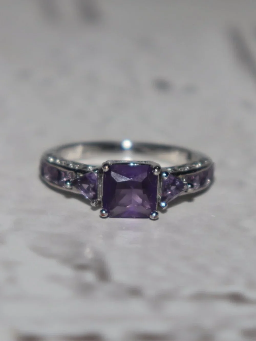 💜✨ Silver Purple Square‑Cut Gemstone Ring · Size 9.5 Square purple center ·